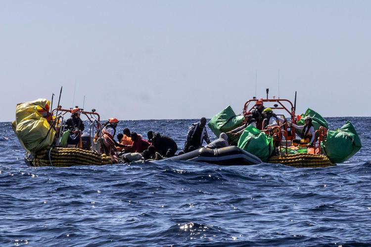 50 migranti alla deriva morti di fame, sete e ustioni: appelli inascoltati