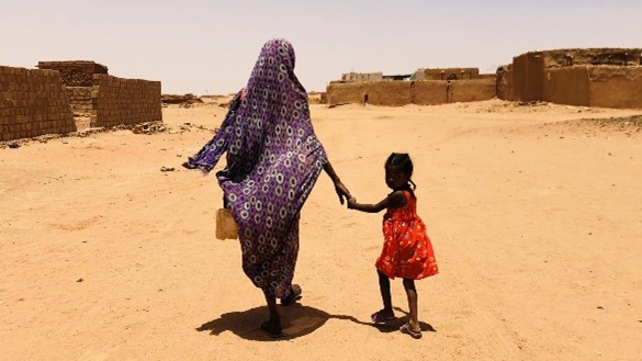 Estate rovente per i migranti cacciati nel deserto.  C’è chi respinge e abbandona. Ma anche chi denuncia e soccorre